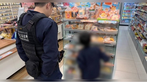 負氣離家記不得地址　中山暖警買麵包充飢助9歲童返家