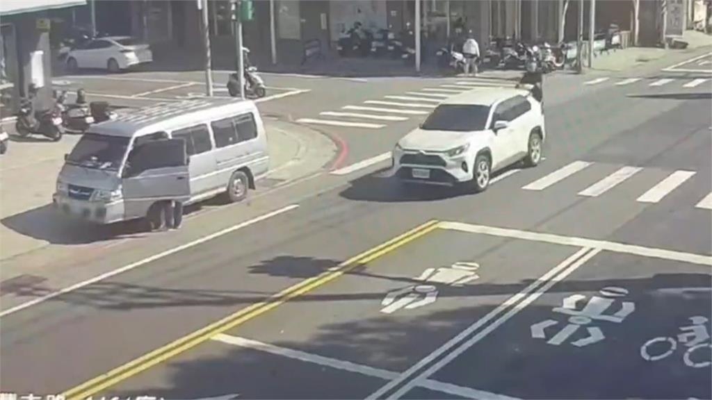 失而復得！男掉75000工程款　好心騎士拾金不昧送派出所