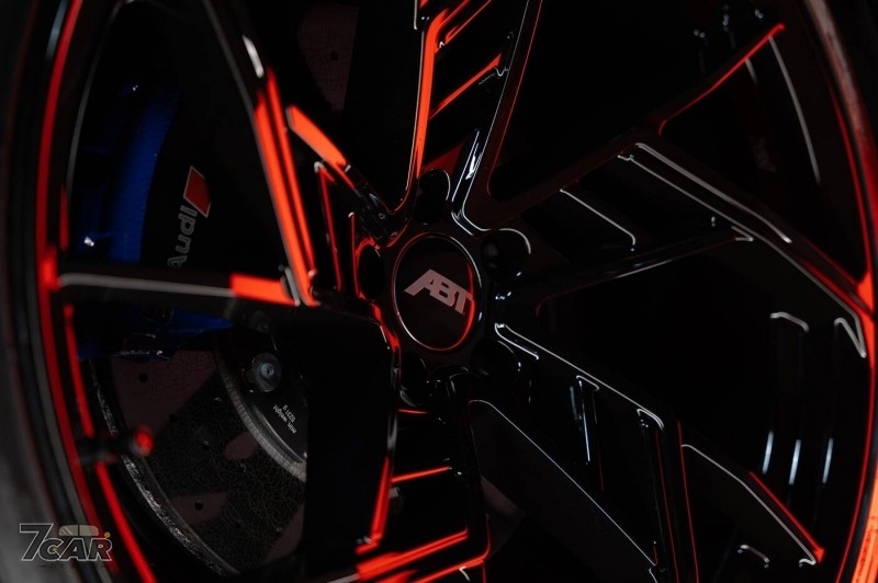 動力上看 760 匹，碳纖空力強化運動氣息　ABT 推出全新 RSQ8-S