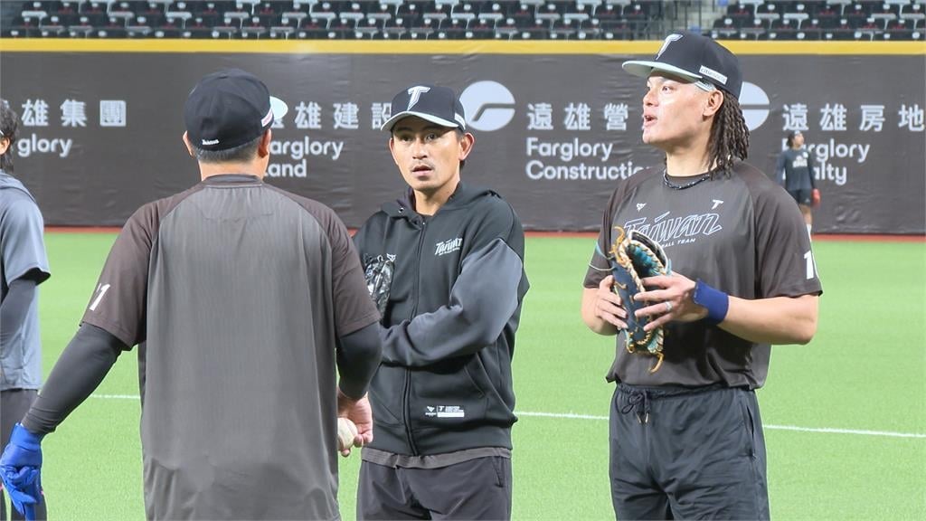 台灣隊初三移師台北大巨蛋開訓　職棒會長蔡其昌發小紅包