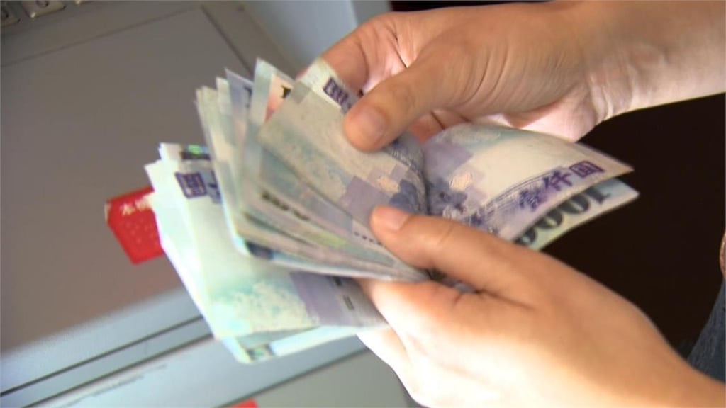 她刮刮樂中1萬卻因「1舉動」讓男友失望！網掀兩派狂戰：失敗者才在意這種事