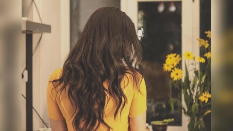 年紀輕輕卻一頭白髮？吃對「4大營養素」維持亮麗黑髮