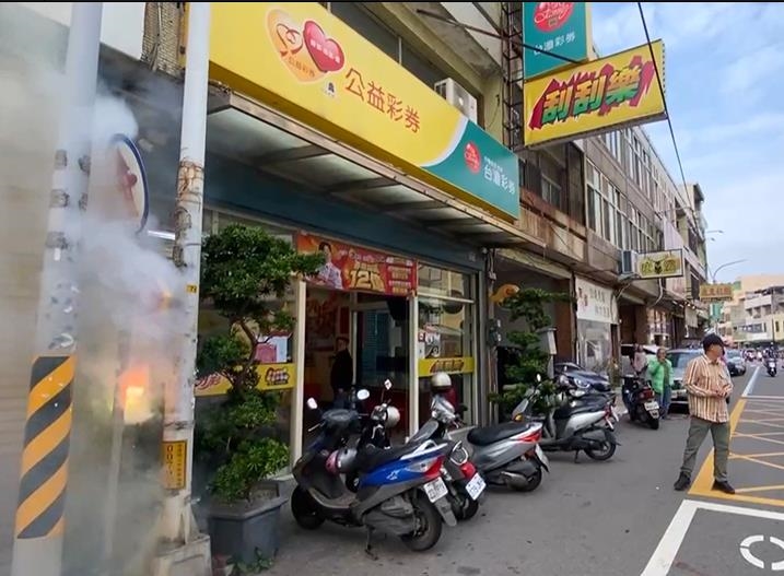 拜完關公就中大獎! 鹿港青年"刮出百萬" 當場跪謝神明