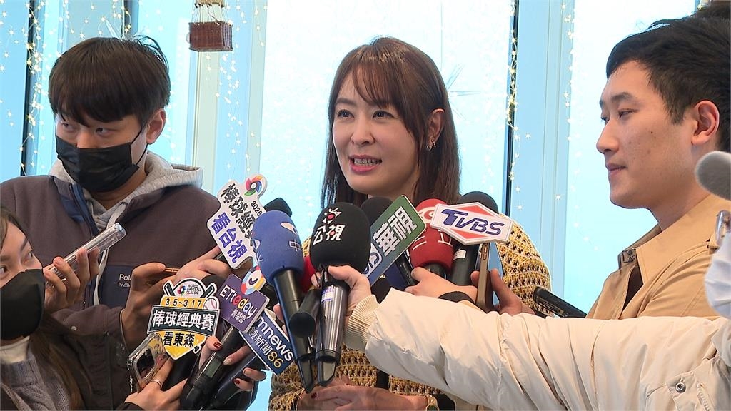 脆文控訴逛101遭調侃"女伴不一樣"　　賈董幽默回"是我老公請拍照存證"