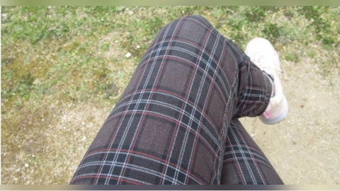 一坐下就翹腳更優雅? 醫嘆「恐害骨盆歪斜、壓迫神經」:快做4字伸展