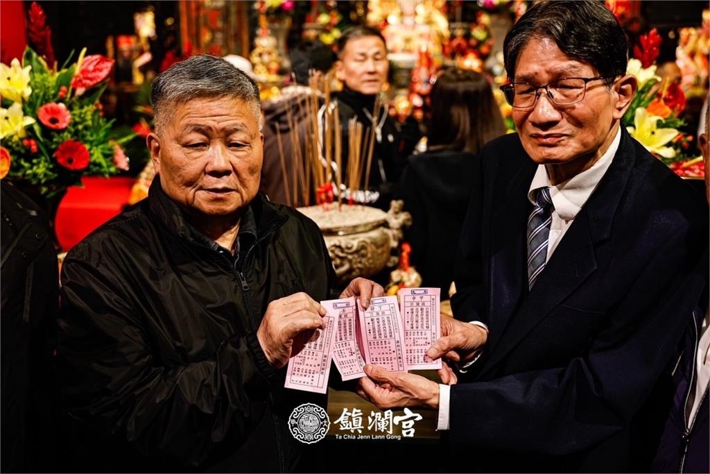 大甲鎮瀾宮四季籤出爐！國運籤抽出「中上籤」預示：撥亂反正、亂中求序