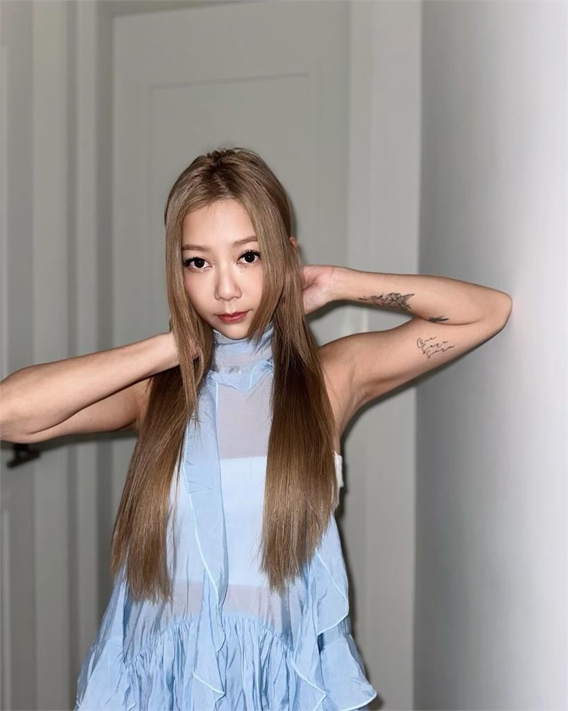 罕病兒搭機「狂拍椅背」！何雁詩被網罵翻「前座會被逼瘋」她火速回應