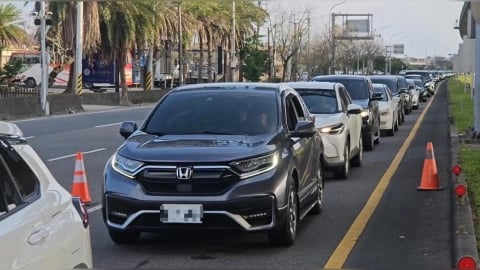 收假北返車流湧現!雪隧回堵5公里 高公局估初六再塞10小時