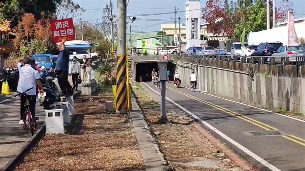 春節限定體驗？台中后豐「騎鐵馬」塞車　遊客苦笑：國道塞不夠
