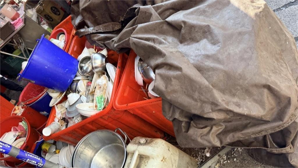 逛安平驚見店家「碗盤、垃圾堆路邊」　衛生局：已派員稽查.要求改善