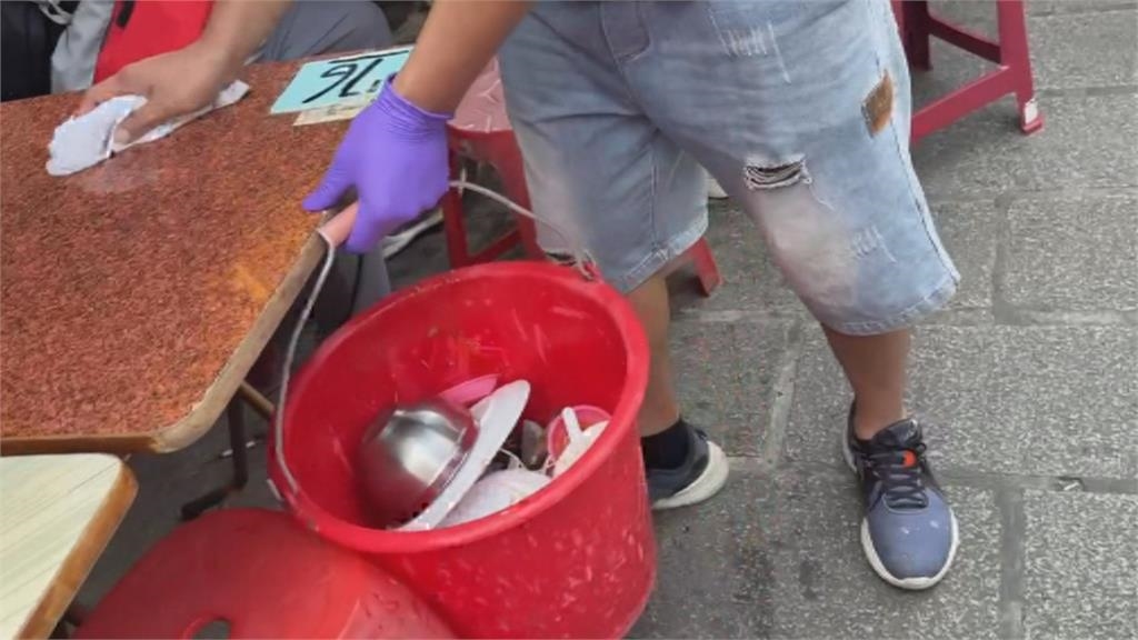 逛安平驚見店家「碗盤、垃圾堆路邊」　衛生局：已派員稽查.要求改善