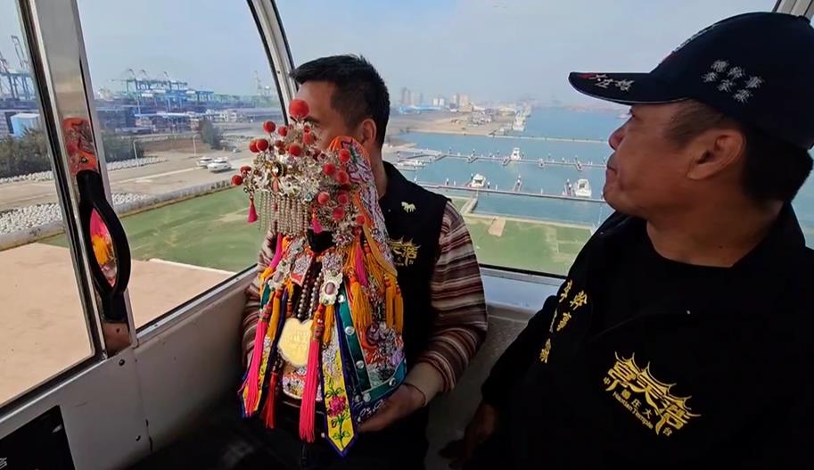 新年奇景！旱溪媽賜福百貨業績長紅　「眾生平安」大庄媽竟搭摩天輪賜福