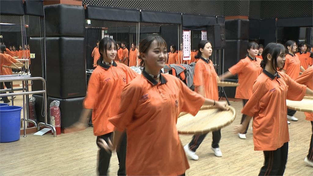 原民舞蹈老師攜手原民議員 進校園與學子嗨跳原民舞蹈