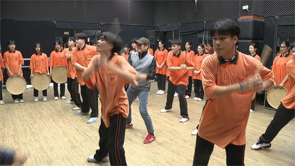 原民舞蹈老師攜手原民議員 進校園與學子嗨跳原民舞蹈