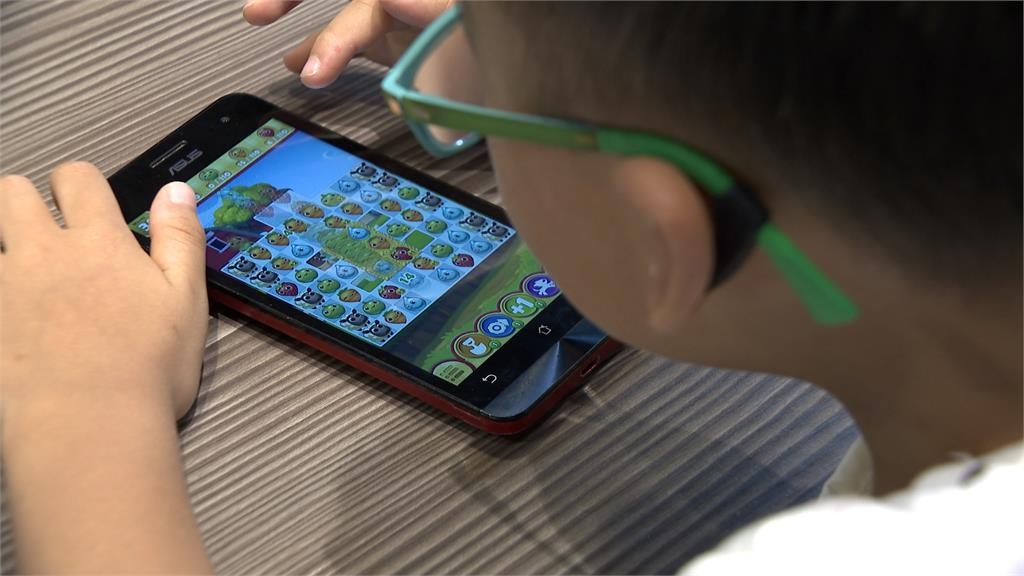 快新聞/上學、開工眼睛不乾澀 醫生教你視力保健5招