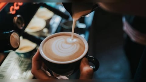 比馬斯克有錢10萬倍?刷禮物卡驚見餘額「63千兆英鎊」 她嚇到不敢用