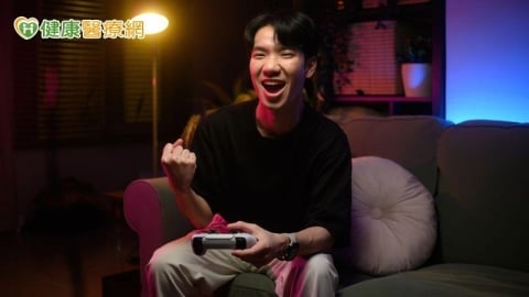 春節熬夜晚睡沒關係？醫曝6原則降低收假失眠風險