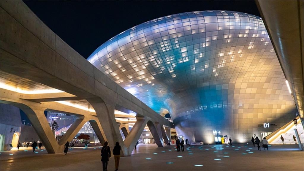 台旅客「250萬韓元」鎖置物櫃竟遭竊！韓警1理由「拒調監視器」態度引眾怒