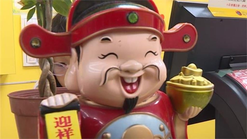 過年砸錢狂買彩券都沒中　「5生肖」開工獲財神眷顧…財運「連旺2個月」！