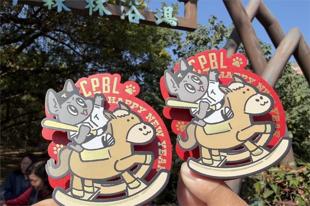 快新聞/賴瑞隆接棒氣勢旺!合體蔡其昌發限量紅包 左營人潮爆滿挺「賴市長」