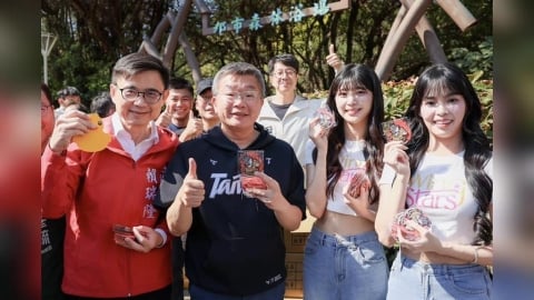 賴瑞隆接棒氣勢旺！合體蔡其昌左營發限量紅包　人潮爆滿力挺「賴市長」