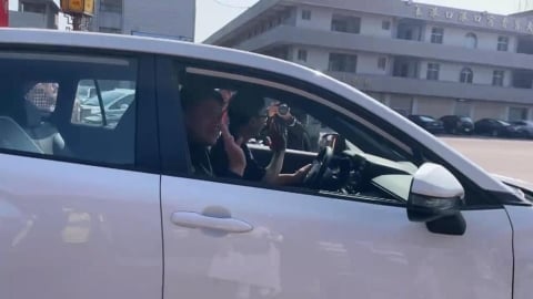 娶某前! 男擲"12個聖筊"抱回東石港口宮休旅車大獎