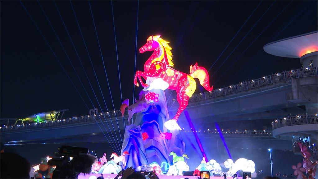 國民女神安芝儇「一身超美旗袍」　新北2026燈會開幕！合體市長侯友宜