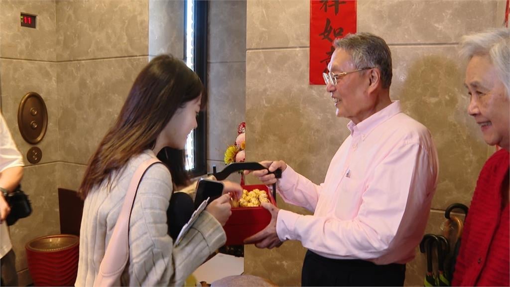 宏碁董座陳俊聖率隊拜年 施振榮：台灣韌性不怕變化