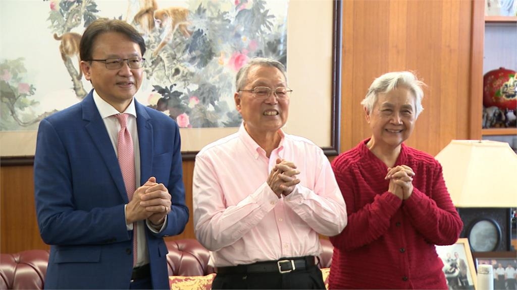 宏碁董座陳俊聖率隊拜年 施振榮：台灣韌性不怕變化
