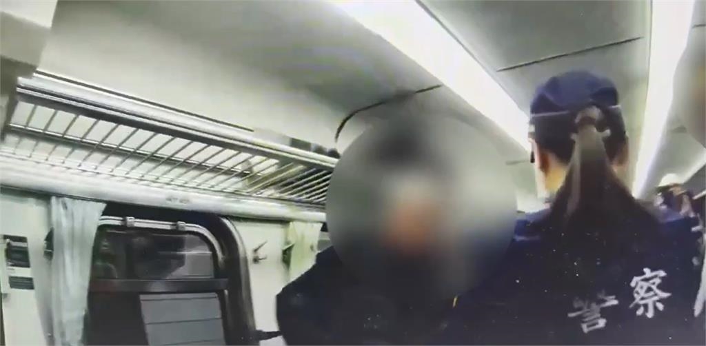 離譜! 7旬翁"火車內抽菸" 乘客勸阻反遭嗆:你叫啊