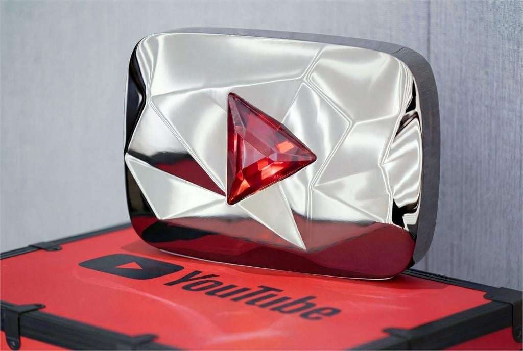 YouTube紅鑽石獎牌再+1!BLACKPINK訂閱登「1億俱樂部」寫歷史