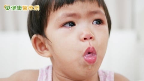 孩子不只有感冒才會久咳流鼻涕！醫提醒：慢性鼻竇炎勿輕忽