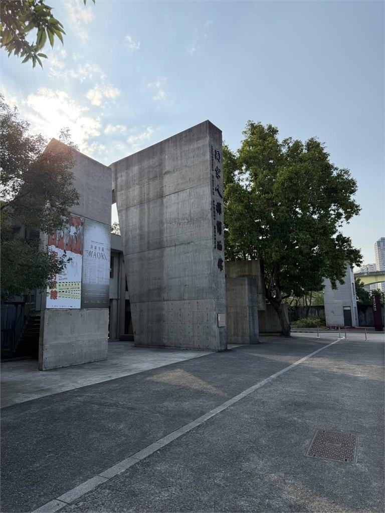 賈永婕嗆蔣中正「繼續罰坐吧」被批撕裂台灣！本人開炮「點名這人」網驚：民主油罐車