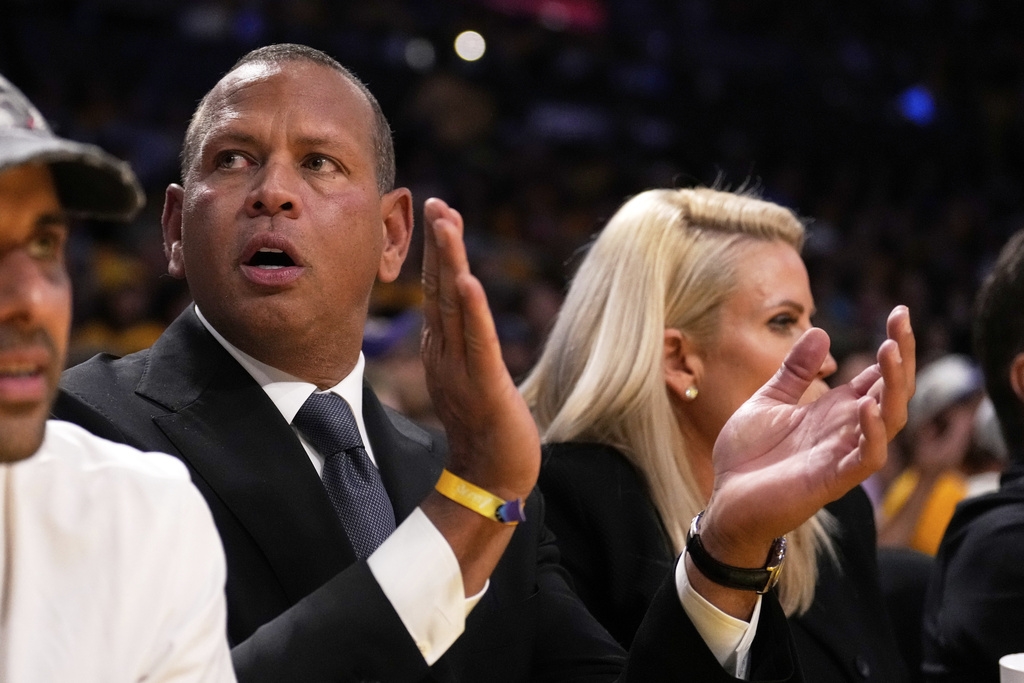 MLB(影)/躺著也中槍!新進名人堂球星轉播中爆曾被A-Rod「肥屁股」撞傷