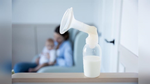 媽媽感冒可以繼續哺乳嗎？常見感冒藥、5大用藥安全等級不可不知！