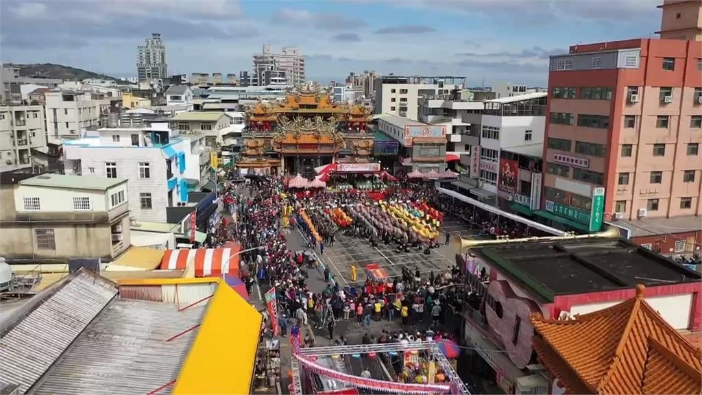 苗栗炸龍震撼登場！　「15條祥龍齊聚玉清宮」打鐵花掀高潮