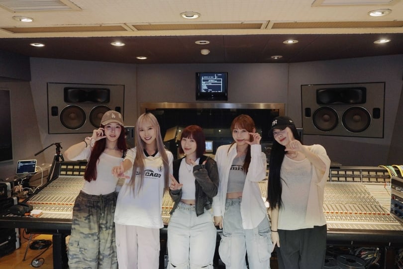 舒涵（中）用心打造LUVSSI的音樂。（圖／隻魚娛樂提供）