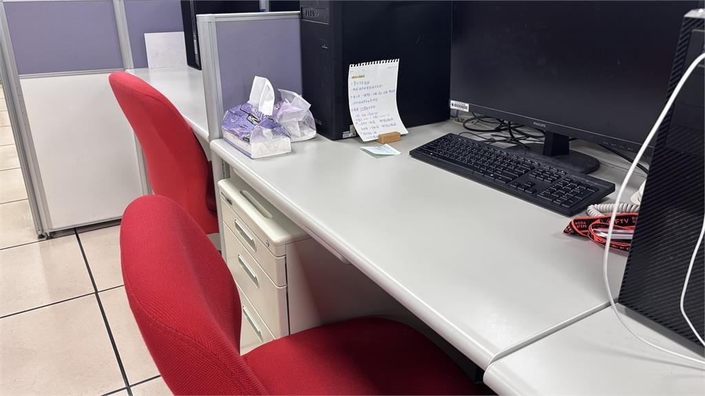 過年後同事頻繁「做1動作」是離職前兆？一票人共鳴「舉3例」：血流成河