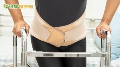 走不動不是老化!婦人膝痛無力 一查竟是罕見肝樣癌