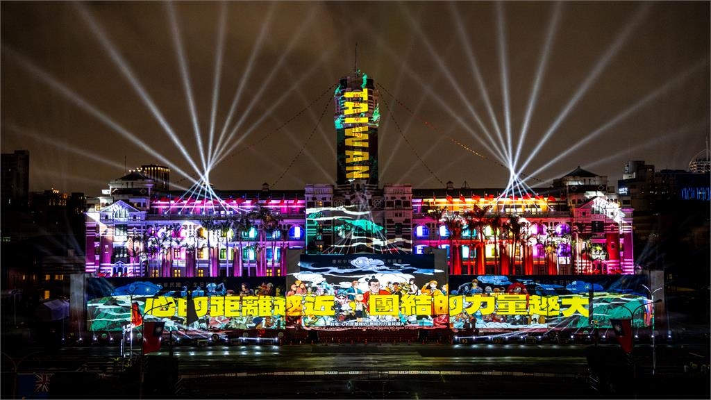 台灣之光！國慶光雕勇奪「德國iF設計大獎」43部本土動漫點亮總統府