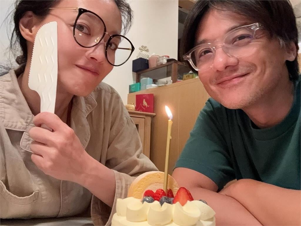 舒淇私下親密放閃馮德倫！素顏0偶包「死亡角度全拍」萬人朝聖：怎麼…