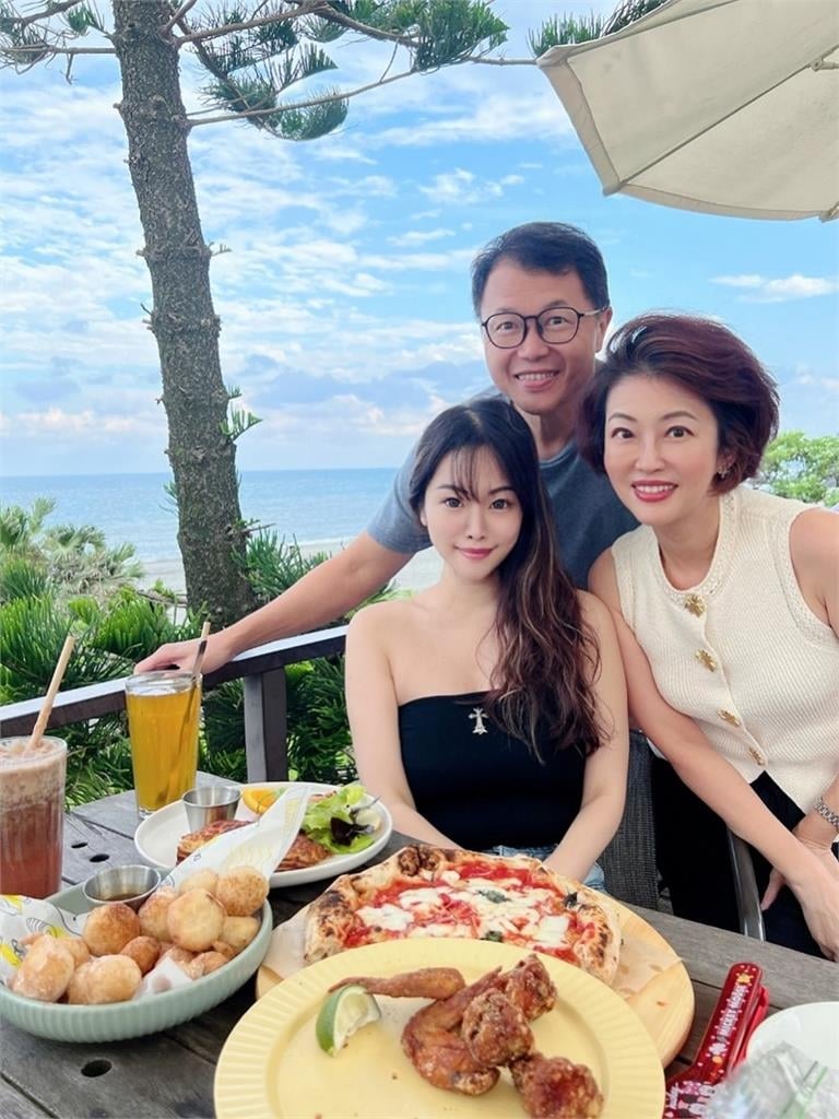 前主播吳中純癌逝!愛女梅嬿翎「最後深情吻別」畫面曝:妳還是好美