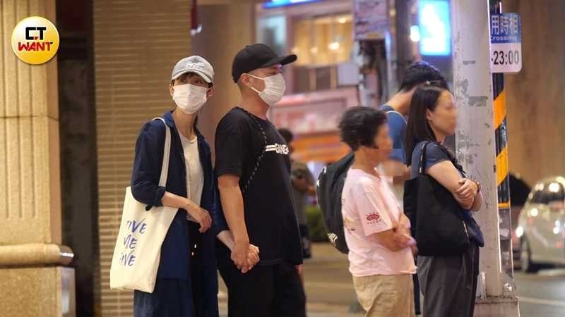 本刊曾多次直擊田中千繪與范逸臣牽手散步，愛情長跑感情穩定。（圖／本刊攝影組）