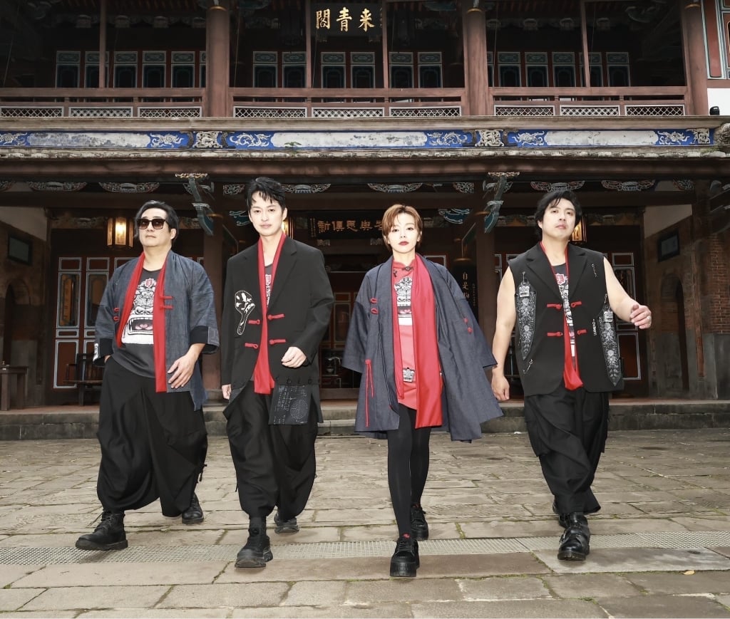 王瞳「披方口獅戰袍」震撼變身!合體于浩威許願開演唱會