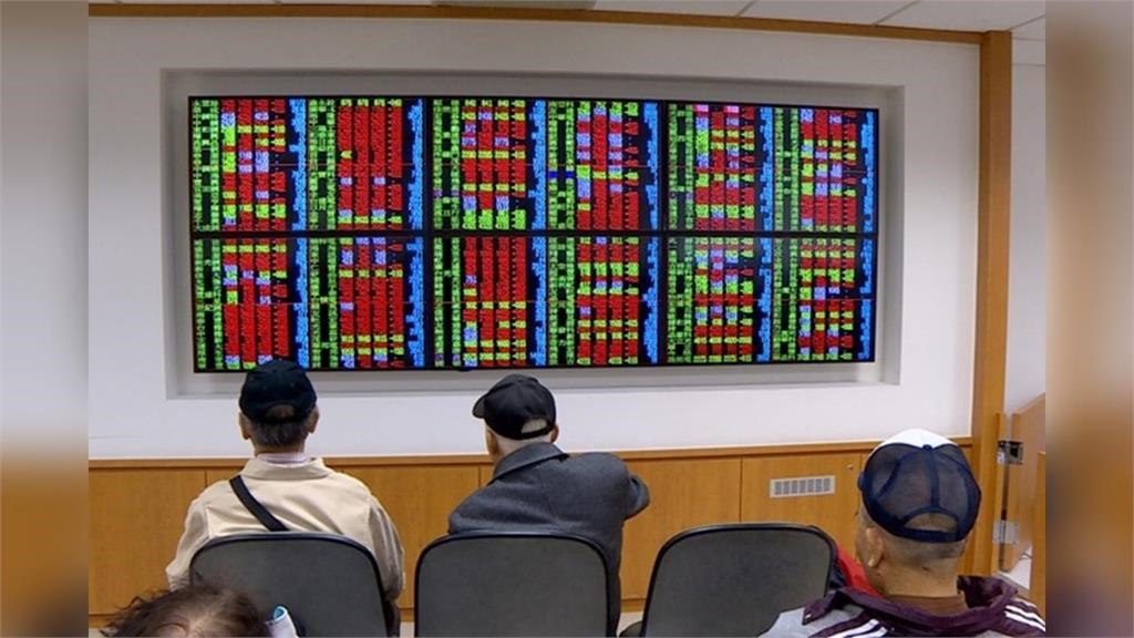 台股強勢突破35K!網憂「崩盤怎麼辦」專家曝存2檔ETF:跌到1萬點也不怕