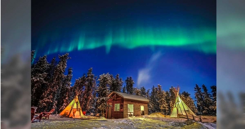 受惠航班與團位供給穩定,再加上請4天可休16天,連假效益一路延伸到228檔期,中長線旅遊也明顯提升,圖為加拿大黃刀鎮追逐極光。(圖/雄獅旅遊提供)