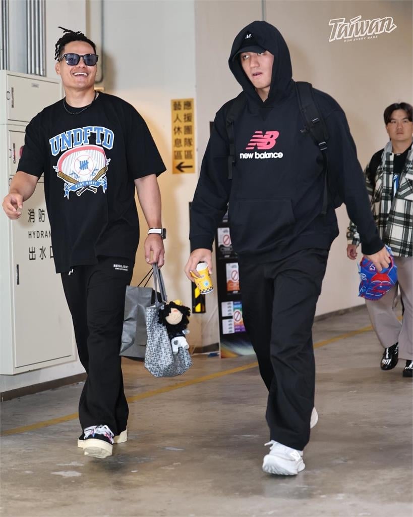 經典賽(影)／美美怎麼了？台日交流賽鄭浩均先發「突抖一下退場」主播驚：抽筋了