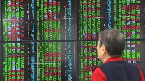 輝達亮眼財報未見帶動!台股早盤陷震盪 台積電跌15元、開2000元