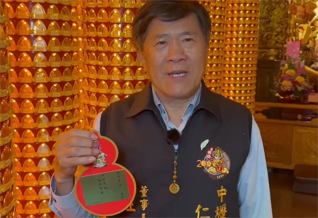 快新聞/點平安燈也挺台灣!香客為友台日相高市早苗祈福 廟方曝光燈牌