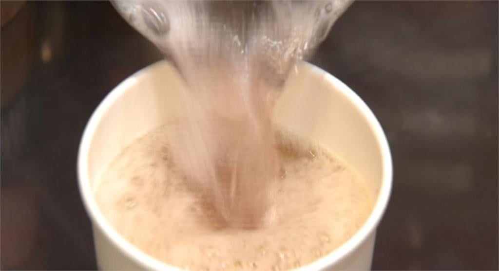 上班族坐一整天「傷心血管」？醫師點名「這類食物」可抵銷身體危害！